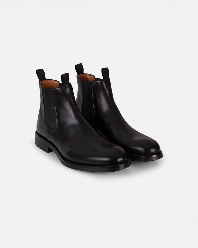 CHELSEA BOOTS