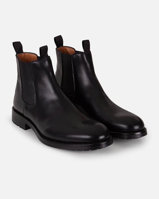 CHELSEA BOOTS